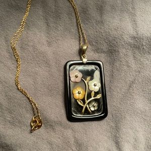 Onyx flower pendant necklace